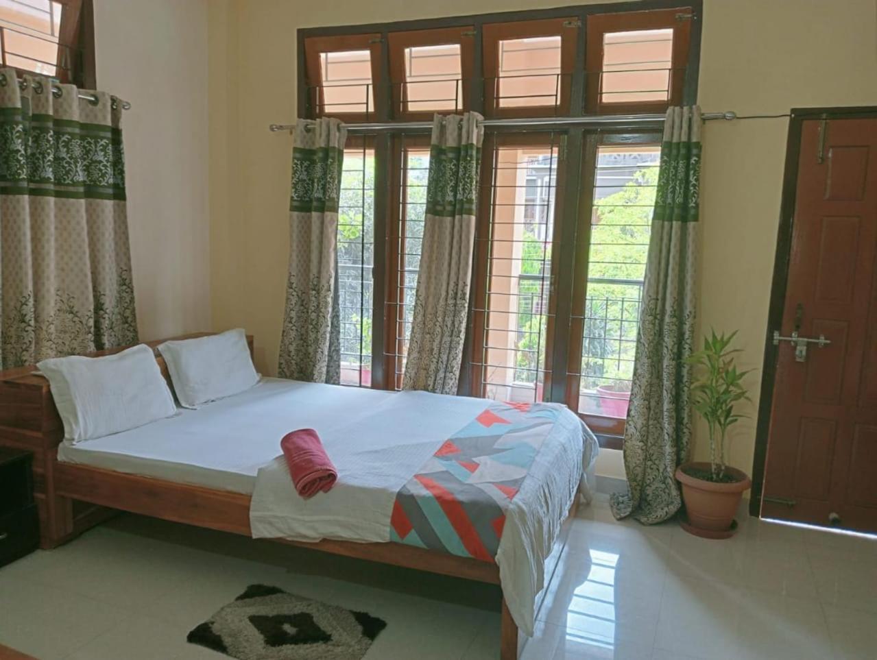 Moon View Homestay กูวาฮาติ ภายนอก รูปภาพ